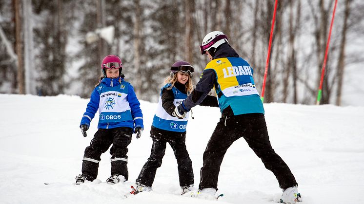 Alla på snö kommer till i Umeå, där 800 barn får pröva att åka skidor. Foto: Ulf Palm.