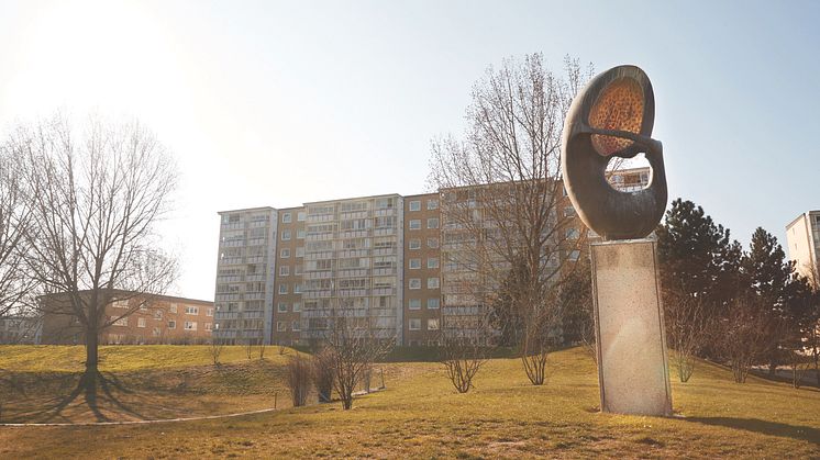 Skulptur "Födelse i rymden" av Karin Norelius.