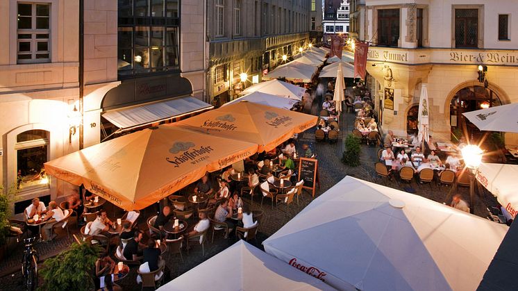 Bei Einheimischen und Touristen sehr beliebt: das Barfußgässchen in Leipzigs Innenstadt - Foto: Michael Bader