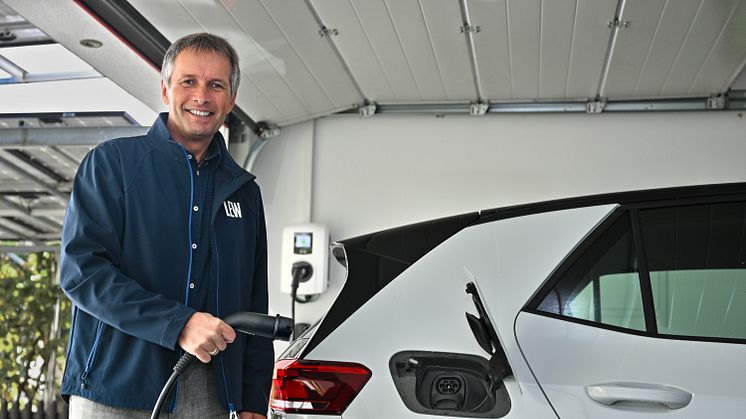 Experten informieren vor Ort: LEW Energieladen Donauwörth lädt ein zum „Tag der Elektromobilität“ 