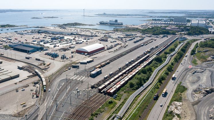Arken kombiterminal har högre kapacitet än den gamla terminalen, ligger närmare industrin och har en bättre anpassad väginfrastruktur till och från terminalen. Bild: Göteborgs Hamn AB.
