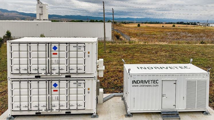 NGK_NAS batteries now in operation (left)