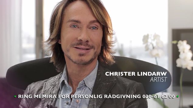 Christer Lindarw gör som Carolina Klüft och medverkar i Memiras nya reklamfilm