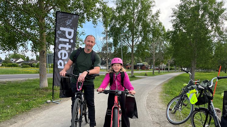 Johan och Julia Engström cyklar tillsammans till skola och jobb. Foto: Malin Vikström