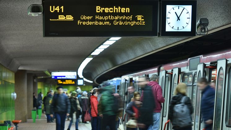 9_Fahrgäste in Stadtbahnhaltestelle_a.jpg