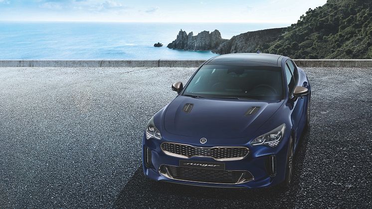 Den opdaterede KIA Stinger bygger på det oprindelige sofistikerede gran turismo-design, men har fået et kvalitetsmæssigt løft både udvendigt og indvendigt