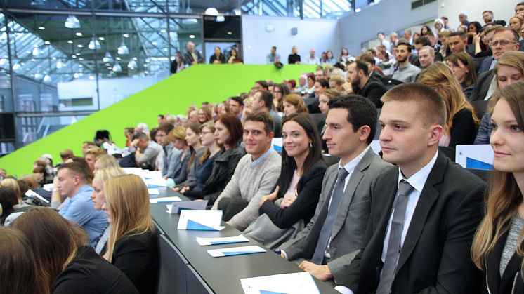 Immer ein besonderer Höhepunkt im Leben unserer Hochschule: die feierliche Verabschiedung der Absolventinnen und Absolventen im Audimax.