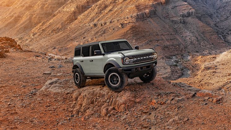 A Bronco bármilyen terepet legyűr, amit a Terepvezérlési Rendszer, a 335 lóerős 2,7 literes V6-os EcoBoost motor és a Nagy Teljesítményű Off-road Futómű (HOSS) rendszer garantál