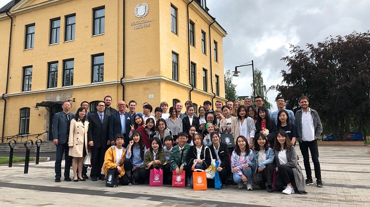 Under torsdagen hölls en avslutningsceremoni där de kinesiska och svenska studenterna samlats på Högskolan tillsammans med lärare, kursansvariga och representanter från Skövde kommun.
