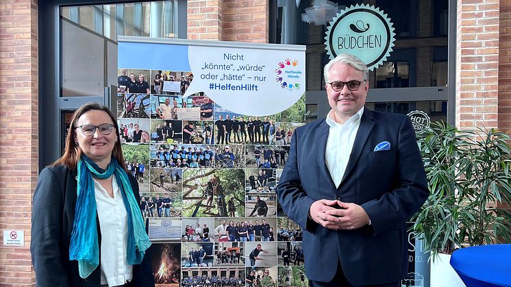 Kölner Bürgermeisterin Brigitta von Bülow und Bernd O. Engelien, Vorstand der Zurich Kinder- und Jugendstiftung, bei der Eröffnung