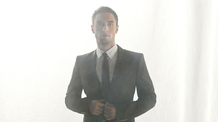 Måns Zelmerlöw aktuell i "Allsången" ikväll och turnepremiär på Fredag