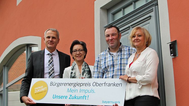 Kommunalmanager Christoph Henzel und Regierungsvizepräsidentin Petra Platzgummer-Martin haben bei  Vorjahressiegern Uwe Zitzmann und Elke Spörrer (v.l.) den Wettbewerb gestartet..