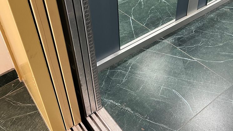 Interior Entrance cladding and flooring in Dekton ID Wallenstam green marble (1)
