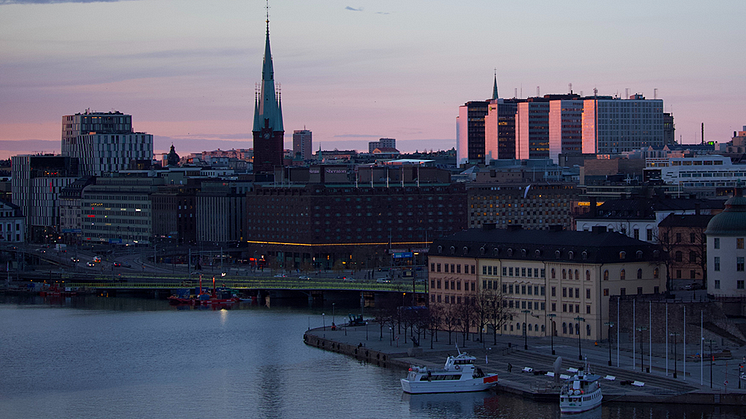 Svagt prisfall på bostadsrätter i Stockholm senaste månaden Både annonsprisindex och index för bostadsrätter har gått ned