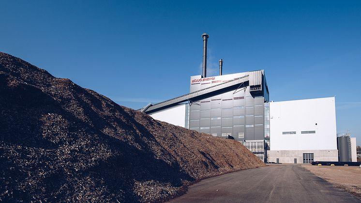 Växjö Energi har en av få anläggningar i världen med 100 procent förnybar kraftvärmeproduktion. Både el och fjärrvärme tillverkas av biobränsle i form av skogsrester som annars hade gått till spillo. Foto Jonas Ljungdahl.