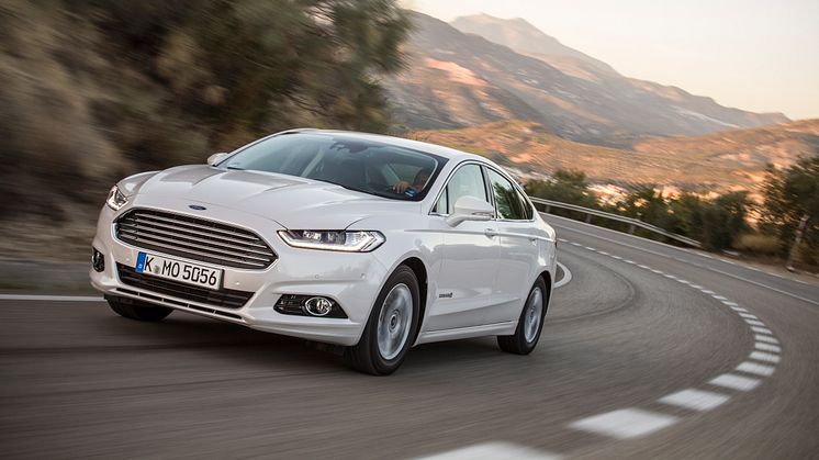 Nya Ford Mondeo har det största motorutbudet någonsin – dessutom lanseras nu hybridversionen Mondeo Hybrid