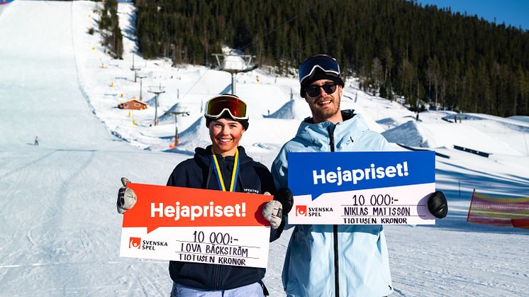 Lova Bäckström och Niklas Mattsson vinner SM i big air och Svenska Spels Hejapris. Foto: Daniel Bernstål 