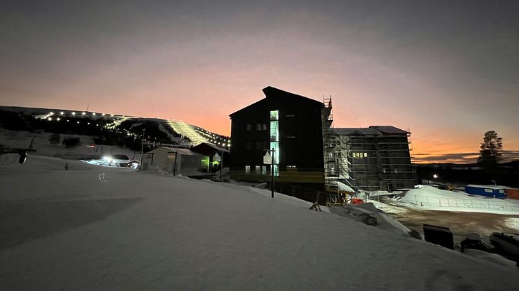 Stöten Ski Lodge i gårdagens vackra solnedgång