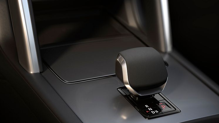 DS_24MY_INTERIOR_GEAR_SHIFTER_140623_04