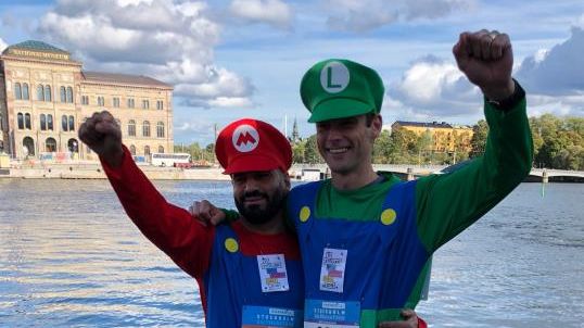 2018 sprang Erik och en kompis utklädda till Super Mario och Luigi till förmån för organisationen Min Stora Dag.