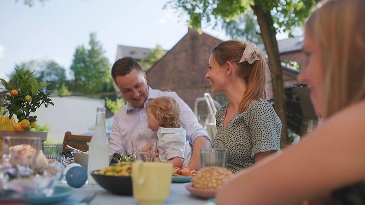 Godfisk outdoor family dinner