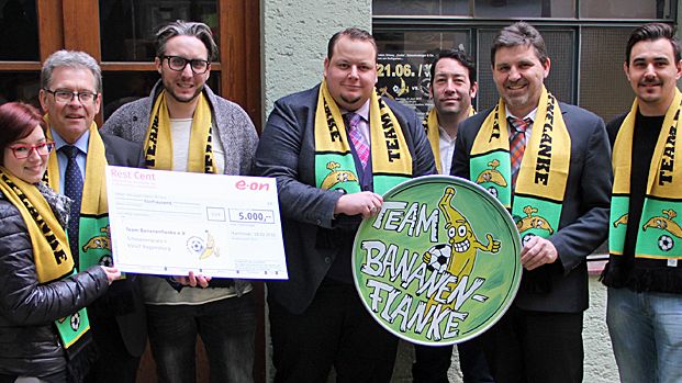 5.000 Euro für Regensburger Verein Team Bananenflanke