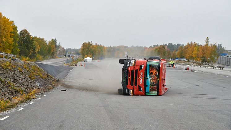 Fahrerhäuser von Scania sind besonders sicher, dank "Schwedentest". 