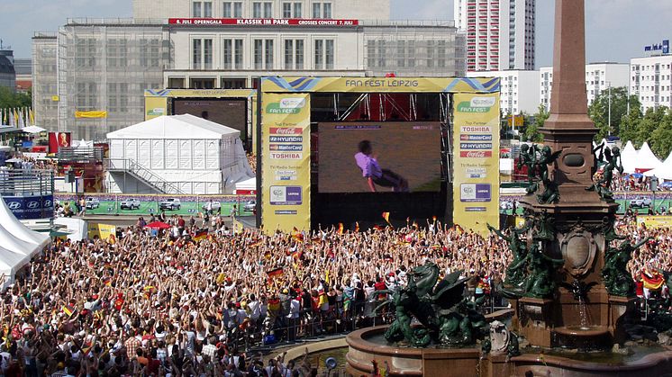 Public Viewing auf dem Augustusplatz in Leipzig während der Fußball-Weltmeisterschaft 2006 - Foto: Andreas Schmidt