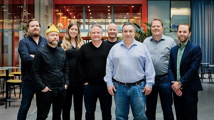 Nexer Tech Talent och Svea Bank i nytt samarbete, i bilden från vänster; Mikael Kustmark, Jonas Urve, Jennifer Hagerlind, Torbjörn Sahlén, Jonas Sörman, Ariel Aramburu, Björn Jidell och Daniel Gyllensparre.