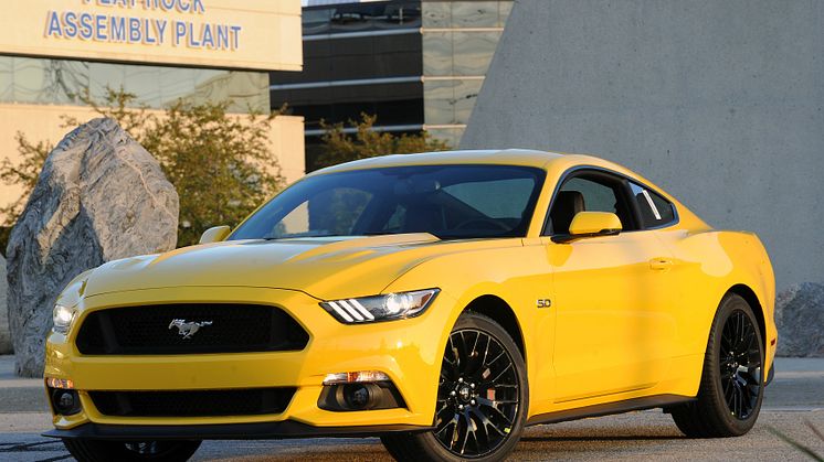 Täysin uuden 2015 Ford Mustangin tuotanto Yhdysvaltain markkinoille on alkanut Fordin Flat Rockin kokoonpanotehtaalla