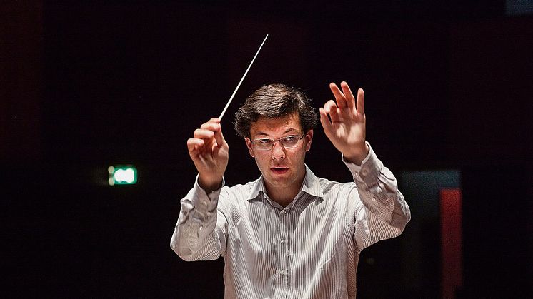 christian dirigeert - foto Leo van Velzen
