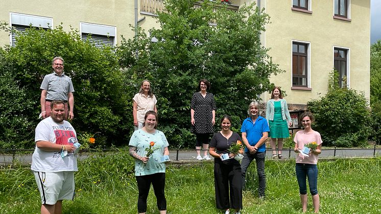 Die Absolvent*innen mit ihren Dozent*innen: Vorsteher der Diakonischen Gemeinschaft und Hephata-Vorstand Pfarrer Maik Dietrich-Gibhardt, Florian Schmidt, Angelika Baier-Schops, Theresa Rohrer, Diakonin Kathrin Rühl, Johanna Böttner, Pfarrer Thorsten