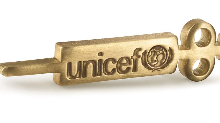 En vaccinationsspruta i mässing UNICEFs nya kampanjsymbol