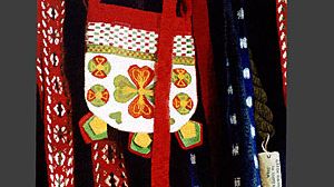 Folk Costume Details - en bildvävnad i storformat  visas på Nordiska museet