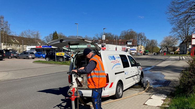 Energie und Wasser Wahlstedt/Bad Segeberg wartet Schieber und Hydranten in Teilen ihres Versorgungsgebiets in Bad Segeberg