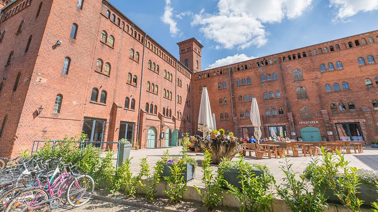 Die Hotelgäste der Alten Ölmühle gelangen über einen Aufzug und Bademantelgang direkt in die Spa-Anlage. Auch Tagesgästen steht das Loft-Spa offen. Foto: TMB-Fotoarchiv/Steffen Lehmann. 