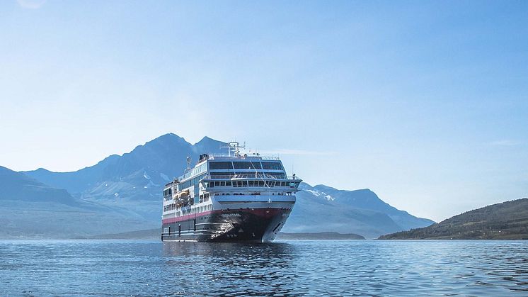 MS Midnatsol outside Tromsø PHOTO: CARSTEN PEDERSEN