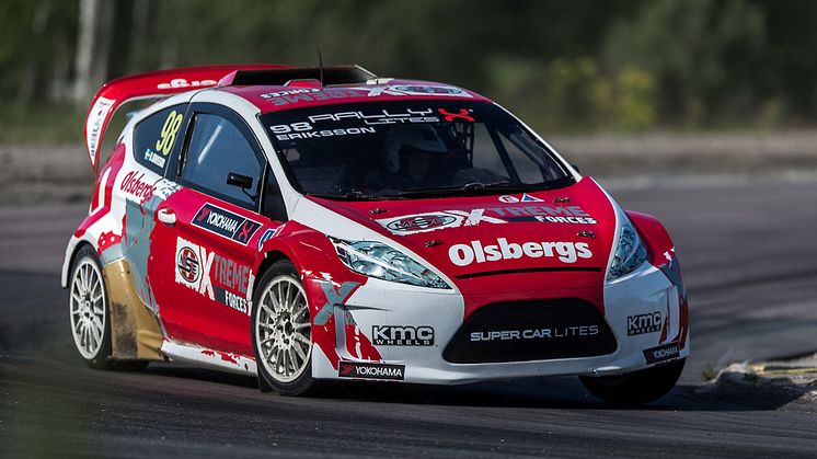 Wernersson tar plats i en RallyX-lites bil på Solvalla