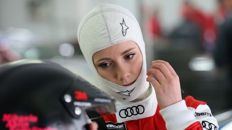 Mikaela Åhlin-Kottulinsky med hjelm