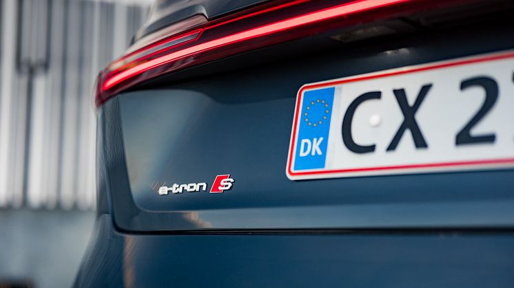 Audi e-tron S Sportback (Plasmablå)