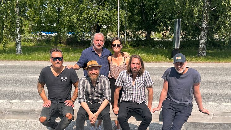 I sommar väntar ett tjugotal datum i hela Sverige och Finland och recensionerna och allt pekar spikrakt uppåt för en efterlängtad comeback för Patrik. Nu på fredag den 2 juni har Patrik Isaksson & Nygatan turnépremiär i Örebro. 