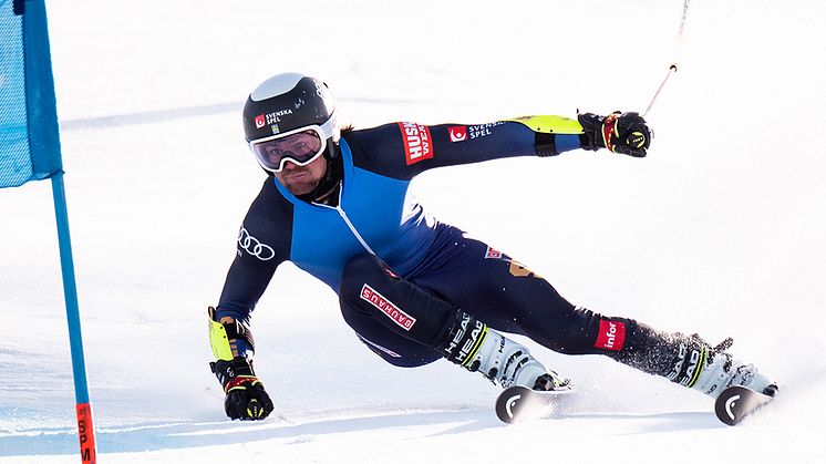 Mattias Rönngren skadade korsbandet i storslalomen i Kranjska Gora på söndagen. Foto: Ski Team Sweden Alpine