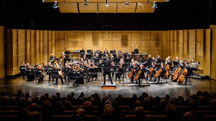 Nordiska Kammarorkestern och Dalasinfonietta spelar tillsammans i Tonhallen 2022. Den 14 mars möts de båda orkestrarna igen. Foto: Lia Jacobi