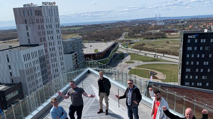 Team Barkfors njuter av sin fantastiska utsikt från The Edge takterrass.