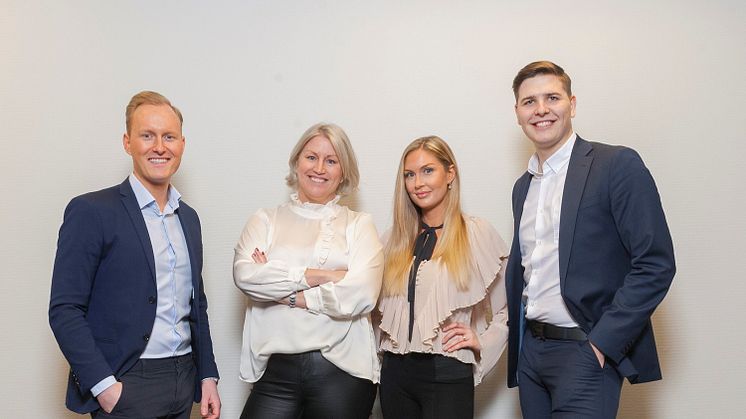De nya franchisetagarna och säljkoordinatorn för HusmanHagberg Helsingborg, fr v: Martin Sadowski, Sara Engström, Jennifer Andreasson och Linus Månsson.