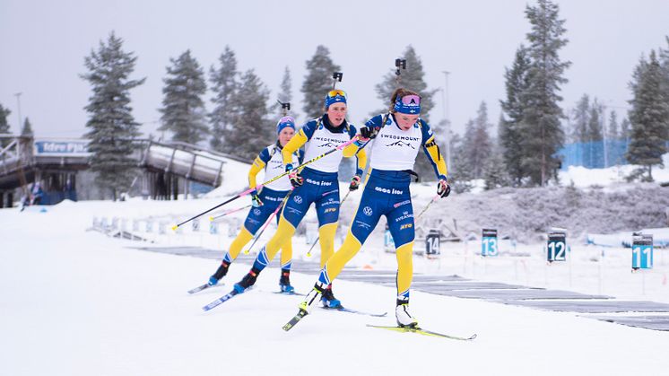 Svenska skidskyttelandslaget tränar inför Världscupen klädda i Swedemount.