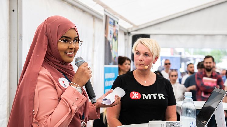 MTR:s Sadia Dini och Linda Myhrman från en tidigare Järvavecka