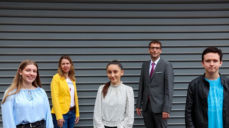 (von links: Sophia Mählmann, Silke Bullermann (stellvertr. Ausbildungsleiterin), Stefanie Hense, Jürgen Kolde (Ausbildungsleiter), Simon Peckskamp)