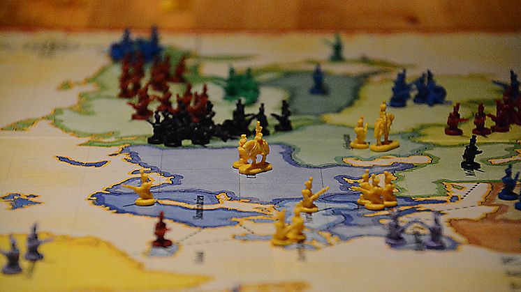 I strategispelet Risk, som skapades 1959 under det "kalla kriget", kontrollerar varje spelare sina egna arméer med vars hjälp spelaren ska försöka ta över världen. Foto: Mostphotos