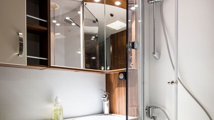Polar badrum med integrerad dusch